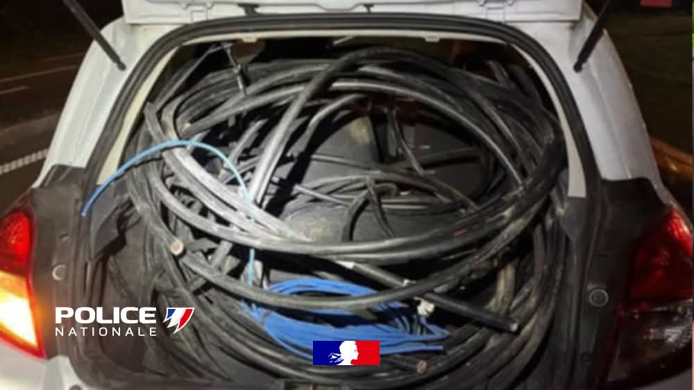 PoliceNat59's tweet image. #Interpellation | Cette nuit à #Lomme, 3 individus arrêtés en flagrant délit de vol de câbles. Plusieurs kilos de cuivre découverts dans le véhicule et saisis. Tous placés en garde à vue. #Lille #BAC