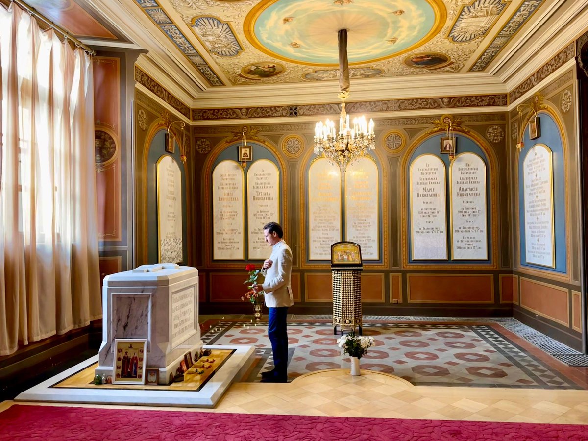 PrincFilip1's tweet image. 🇷🇺🇷🇸 Сећање на 17. јул - страдање Мученичке Царске породице Романов и Генерала Драгољуба Драже Михаиловића
Са дубоким поштовањем и тихом тугом сећамо се две велике трагедије које су оставиле неизбрисив траг у историји и души два братска народа — руског и српског.
🕯 17. јула…