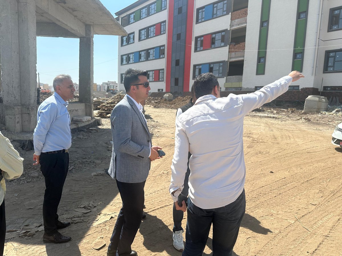 Kaymakamımız Sayın Necdet ÖZDEMİR ve İlçe Müdürümüz Sayın Mehmet KANTAR Oğlaklı TOKİ  bölgesinde yapımı devam eden okul inşaatlarımızda incelemelerde bulunarak yürütülen çalışmalar hakkında yetkililerden bilgi aldı.
<a href="/tcmeb/">Millî Eğitim Bakanlığı</a>
<a href="/Diyarbakirmem/">Diyarbakır İl Millî Eğitim Müdürlüğü</a>
<a href="/BaglarKaymakam/">Bağlar Kaymakamlığı</a> 
<a href="/MEHMETKANT90461/">MEHMET KANTAR</a>