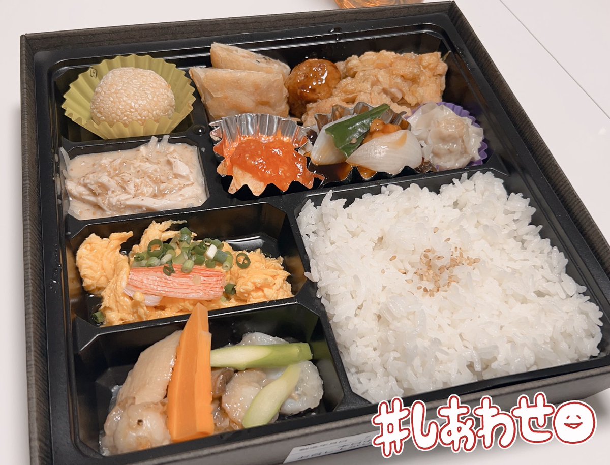 s_kyouei's tweet photo. 今週もお疲れ様でした！

インターンシップの期間、従業員にも会社から昼食を出していただいて…💕毎回お昼が楽しみでした😋←

美味しいごはんで今週も乗り切れました😆🍱✨

明日から三連休🙈✨皆さまゆっくりお過ごしください🫶🏻
#企業公式がお疲れ様を言い合う #企業公式相互フォロー #歯科技工 https://t.co/UVfEKioiMa