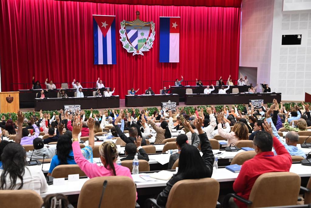Participamos hoy en otra jornada del 5to Período Ordinario de Sesiones de <a href="/AsambleaCuba/">Asamblea Nacional Cuba</a> en su X Legislatura, donde serán presentadas para su aprobación nuevas leyes de importancia para vida socioeconómica del país.

#PoderPopular