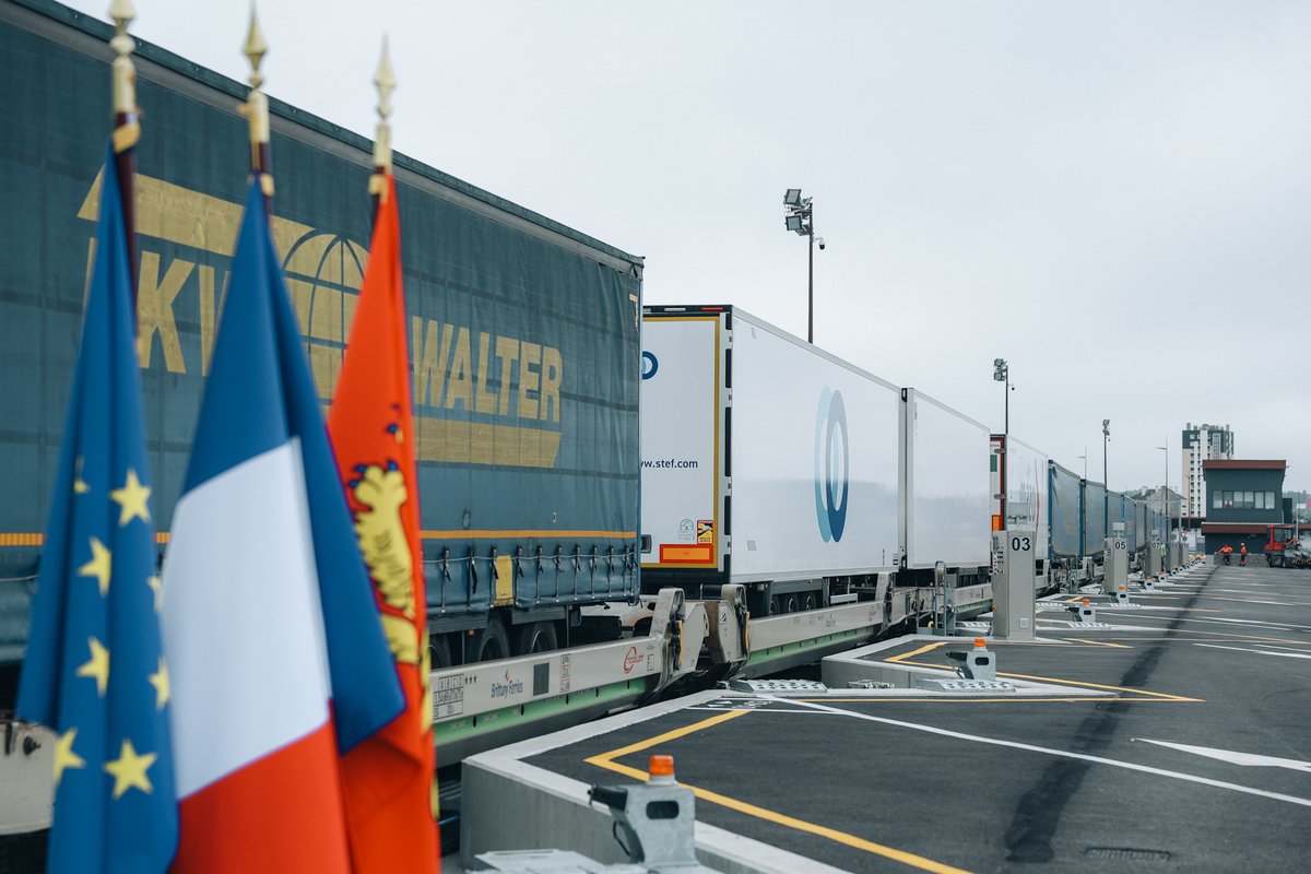 cinea_eu's tweet image. We welcome the inauguration of the Port of Cherbourg rail terminal 🇫🇷🚆
The newly opened Cherbourg-Mouguerre multimodal motorway offers opportunities for sustainable trade in #EU thanks to #CEFTransport support.