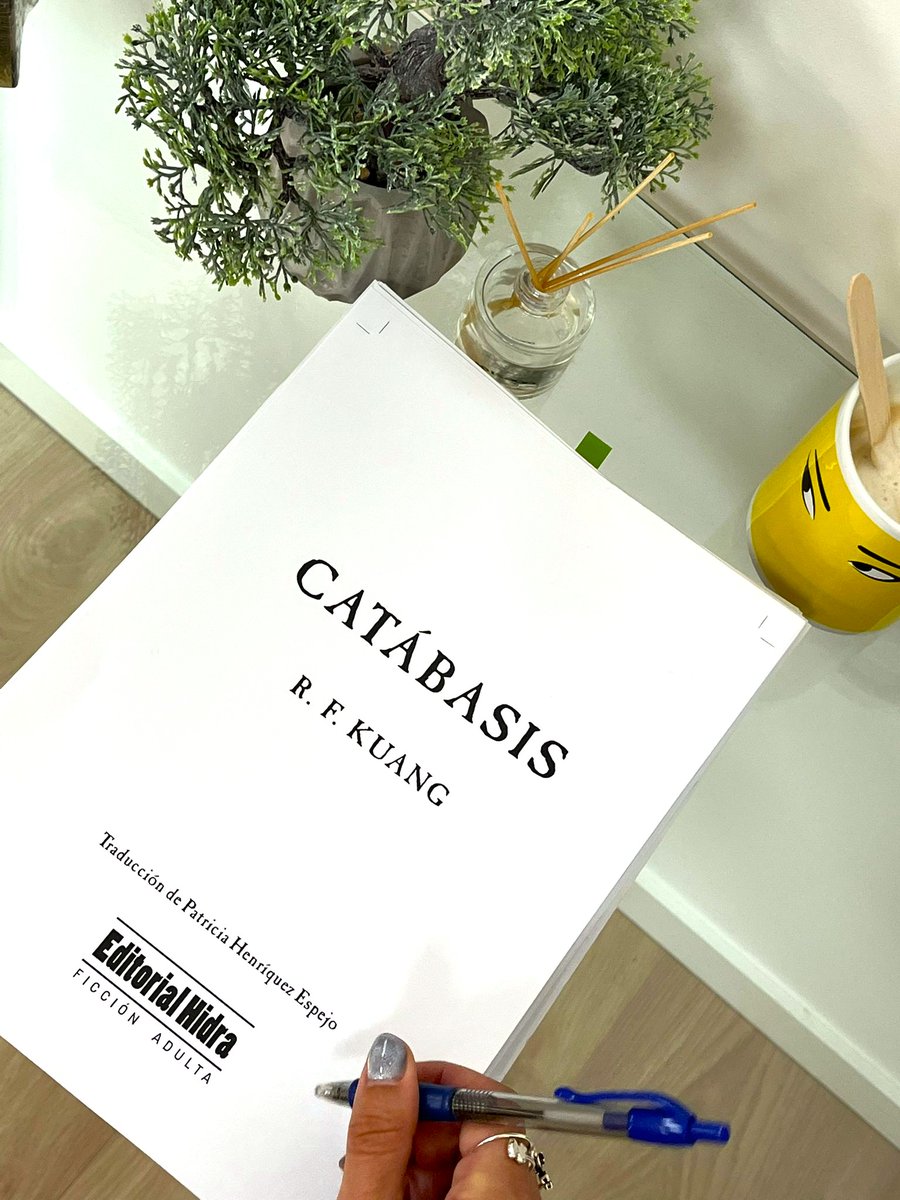 EdHidra's tweet image. ¿Sabéis en qué libro estamos trabajando ahora? 😏
Nuestras editoras ya se han leído la traducción y... ¡no sabéis lo refrescante que va a ser este viaje al infierno! 🔥
¡Catábasis llegará muy pronto a librerías!
Lanzamiento en España el 1 de septiembre.