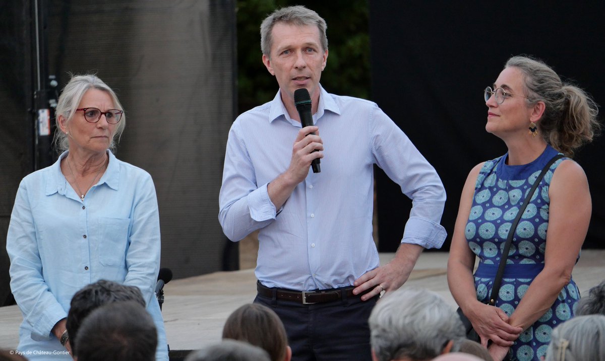chateau_gontier's tweet image. Très joli moment de théâtre musical 🎭🎸à Daon avec les Nuits de @lamayenne✨
Drôle, pétillant, émouvant, "Album de famille" 👨‍👩‍👧‍👦a ravi le public🤩
@LesNuits53 : un #festival pas comme les autres ▶️la culture au plus proche des habitants avec le soutien du Pays de @ChateauGontier