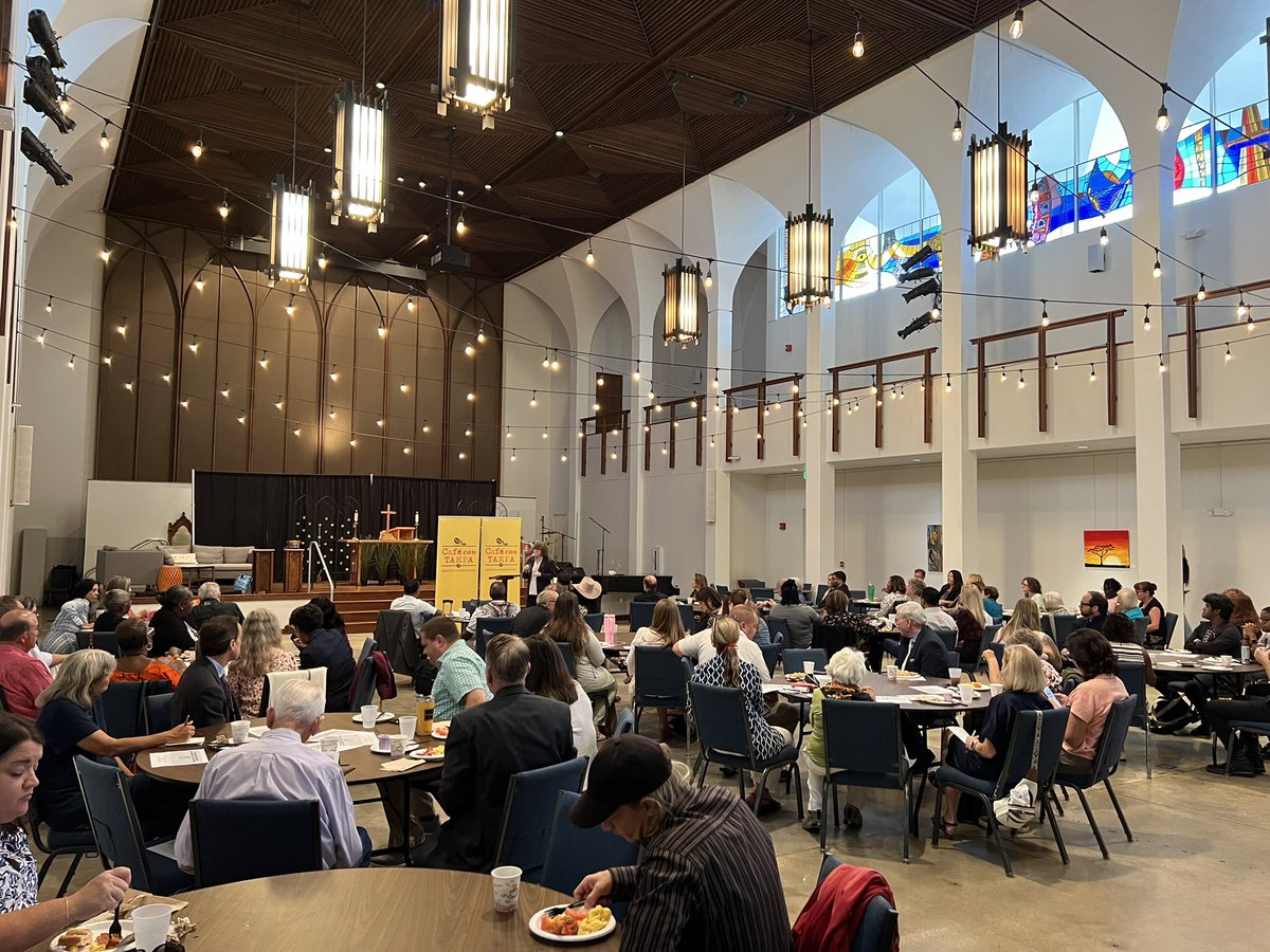 Standing room only ar Cafe con Tampa. Public Defender Lisa McLean speaking now