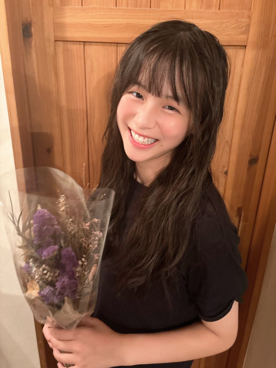 こんばんは🌙

明日から夏休み！！
小学生の時より課題がとっても
多すぎて焦る😵‍💫💦やば〜い🤦‍♀️

でも、中学生初の夏休み楽しむぞー✨✨
夏休み何しようかなぁ？
 #BA研究生 #ビートエージェンシー #中学生アイドル