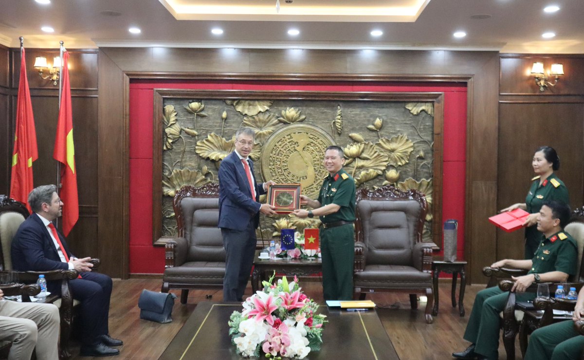 ESIWA_EU's tweet image. ๐ธ from our cybersecurity training in Hanoi. ๐๏ธ @EUSec_Defence statement โก๏ธ eeas.europa.eu/delegations/viโฆ
๐ฅ๏ธ๐ Supporting #EUVietnam security & defence cooperation, discussing #CyberRisk, #DigitalResilience
๐ช๐ป #TeamEurope event by IDIR + @EUDelegationVN + @ESIWA_EU
#EUforeignpolicy