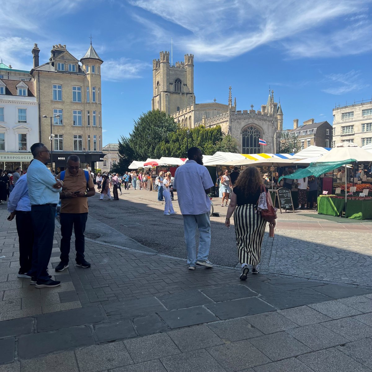 🎵 ☀️ Sun + stalls + street music = perfect Friday <a href="/cammarkets/">Cambridge Markets</a> !
Grab your sunglasses, bring a bag and join the fun while it lasts.
📍Right in the heart of the city.
#CambridgeMarket #FridayMarket #SunnyMarketDay