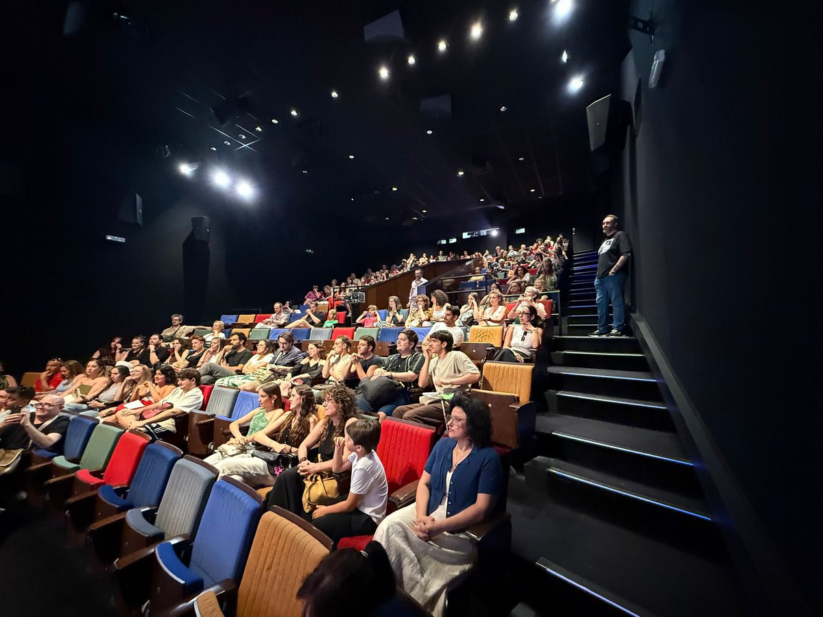 Sergio Pérez Sánchez (@sperezsanchez) on Twitter photo Hoy se estrena en cines ‘Voy a pasármelo mejor’, la mejor opción del finde para ver en una sala. El otro día tuve el placer de moderar el coloquio en la <a href="/Academiadecine/">Academia de Cine</a> con <a href="/serranodavid75/">David Serrano</a> y Ana de Alva. <a href="/BetaSpain/">Beta Fiction Spain</a> Hoy se estrena en cines ‘Voy a pasármelo mejor’, la mejor opción del finde para ver en una sala. El otro día tuve el placer de moderar el coloquio en la <a href="/Academiadecine/">Academia de Cine</a> con <a href="/serranodavid75/">David Serrano</a> y Ana de Alva. <a href="/BetaSpain/">Beta Fiction Spain</a>