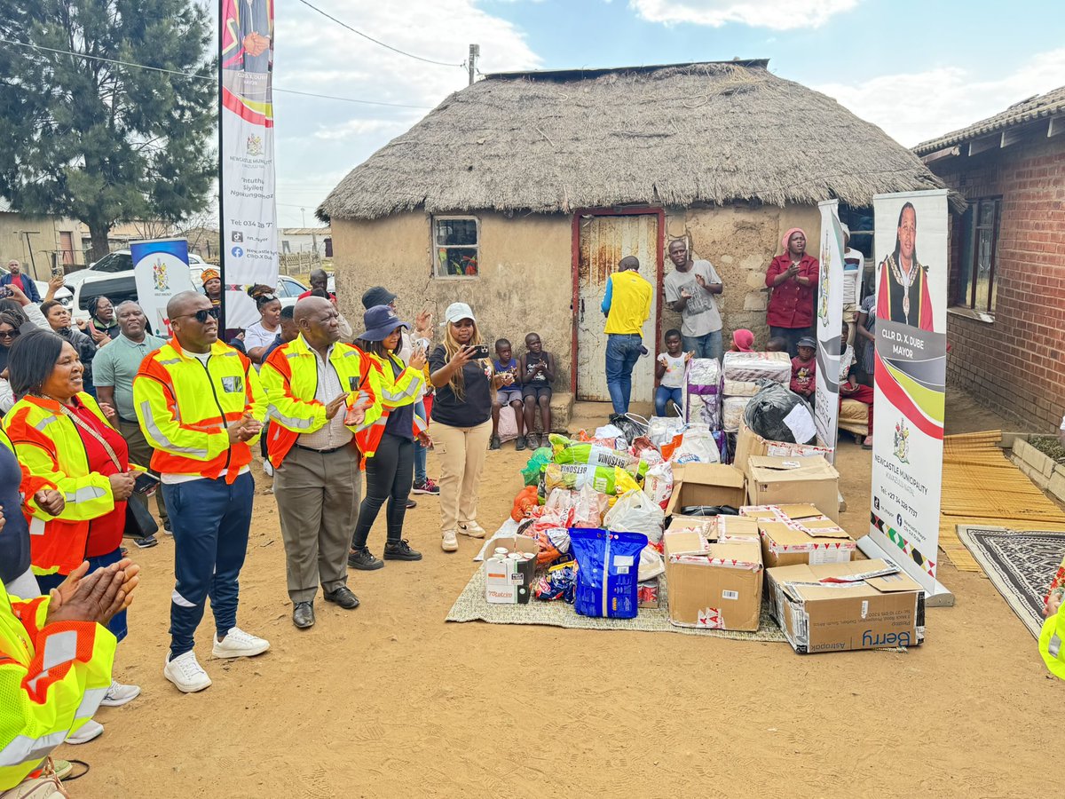 NxumaloZwe's tweet image. Leading Nelson Mandela Day activities with Newcastle Municipality Councillors and staff. We are giving 67 minutes for a man who gave 27 years of his life for our Freedom.