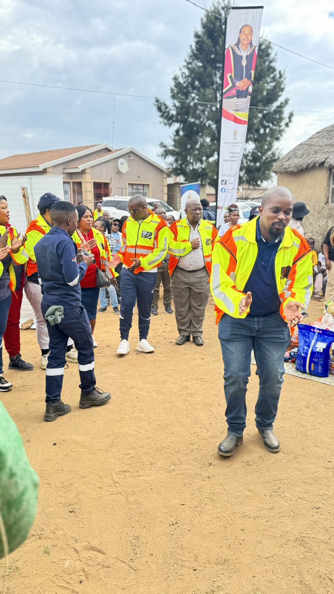 NxumaloZwe's tweet image. Leading Nelson Mandela Day activities with Newcastle Municipality Councillors and staff. We are giving 67 minutes for a man who gave 27 years of his life for our Freedom.