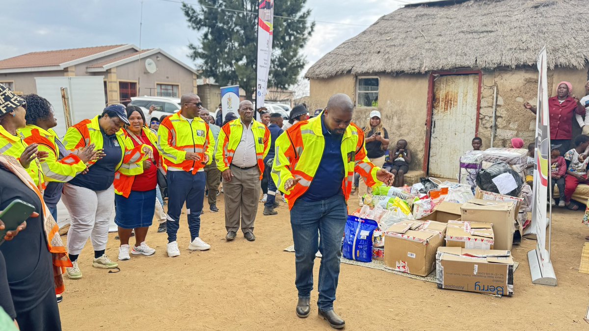 NxumaloZwe's tweet image. Leading Nelson Mandela Day activities with Newcastle Municipality Councillors and staff. We are giving 67 minutes for a man who gave 27 years of his life for our Freedom.