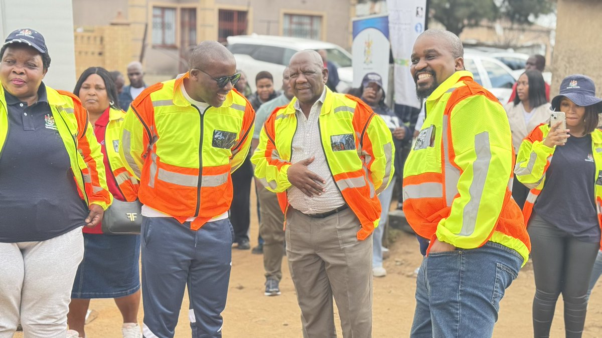 NxumaloZwe's tweet image. Leading Nelson Mandela Day activities with Newcastle Municipality Councillors and staff. We are giving 67 minutes for a man who gave 27 years of his life for our Freedom.
