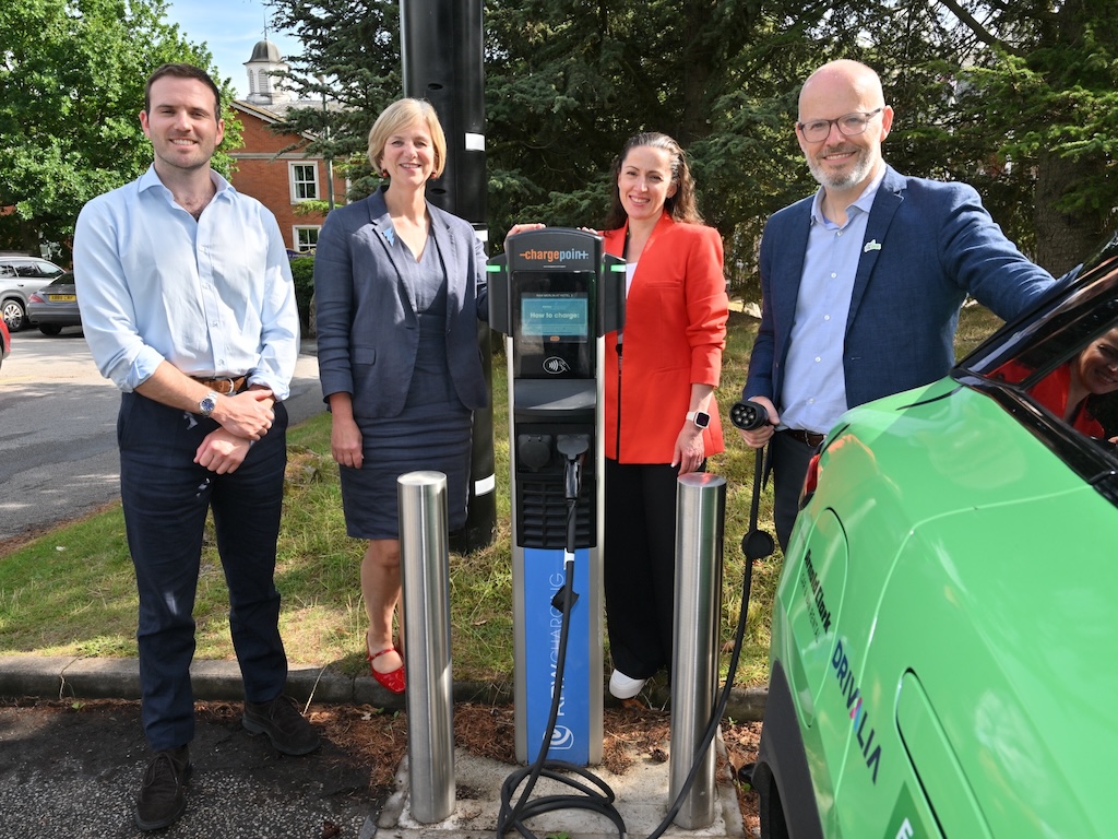 The BVRLA has kicked off a summer campaign to shine a spotlight on destination charging, with the help of the Transport Minister. #BonVoyCharge #BVRLA #destinationcharging
evfleetworld.co.uk/bvrla-launches…