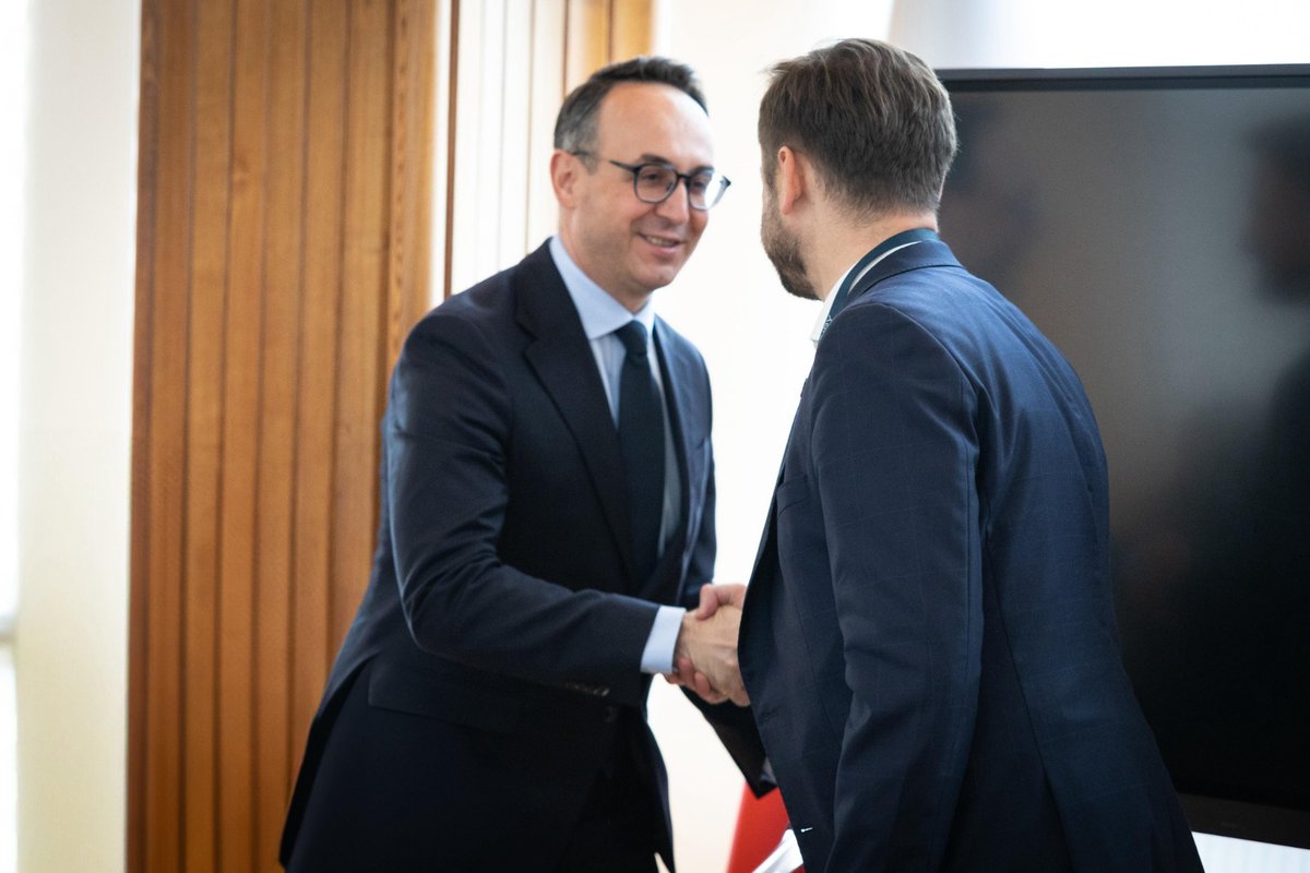 Miszalski_'s tweet image. W Ministerstwie Infrastruktury rozmawiałem dzisiaj z Ministrem @DariuszKlimczak o budowie krakowskiego metra i drodze ekspresowej S7.
To najważniejsze inwestycje, które dotyczą naszego miasta i regionu, które na trwałe zmienią oblicze komunikacyjne metropolii.
Bardzo ważną…
