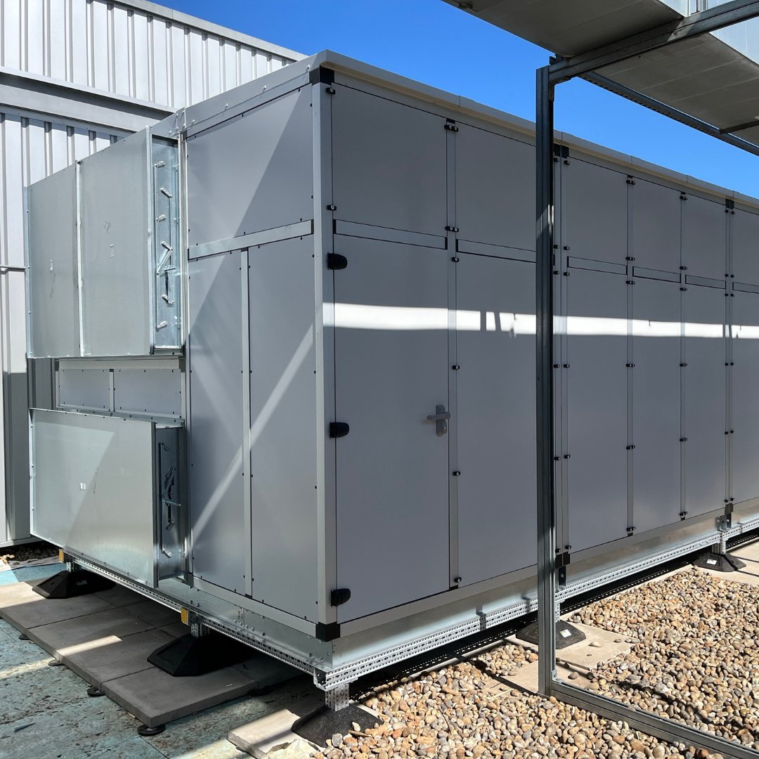 Another HTM External Corridor Unit delivered to a city centre hospital. With no crane access, our team expertly transported &amp; assembled the unit manually - a testament to their skill and perseverance. Discover our HTM 03-01 Compliant AHU solutions here: hubs.li/Q03pcCcp0
