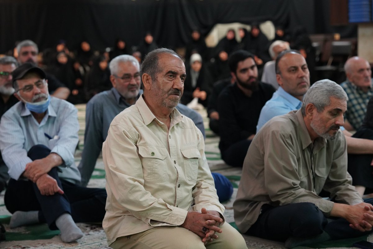 ali_khezrian's tweet image. به همراه برادرم امیرحسین ثابتی با حضور در مسجد جامع امام خمینی(ره) #شهرک_اکباتان تهران، ضمن بررسی برخی مشکلات مردم از جمله عدم تکمیل پروژههای عمرانی همچون پارکینگ مترو و پل شهید ستاری، پیرامون تحولات سیاسی کشور و اقدامات مجلس در #جنگ_تحمیلی و چگونگی حفظ #انسجام_ملی گفتگو کردیم.