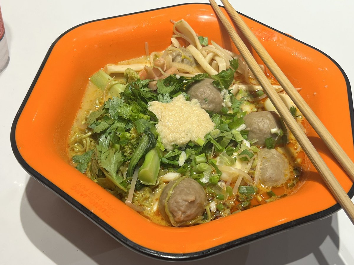 AndyBxxx's tweet image. I’m eating 麻辣烫 which many Chinese told me is poor man’s food and something that shouldn’t be eaten once one has reached a certain point in their life.
Meh!
Do you like 麻辣烫?