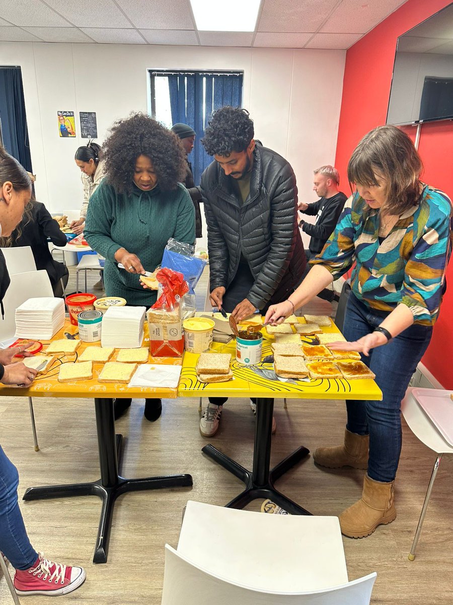 SpitfireInbound's tweet image. This #MandelaDay, we’re dedicating 67 minutes to assemble lunch packs for those in need 💙
Big or small - every act of service matters.
How are you showing up today? 🙌
#67Minutes  #SpitfireInbound