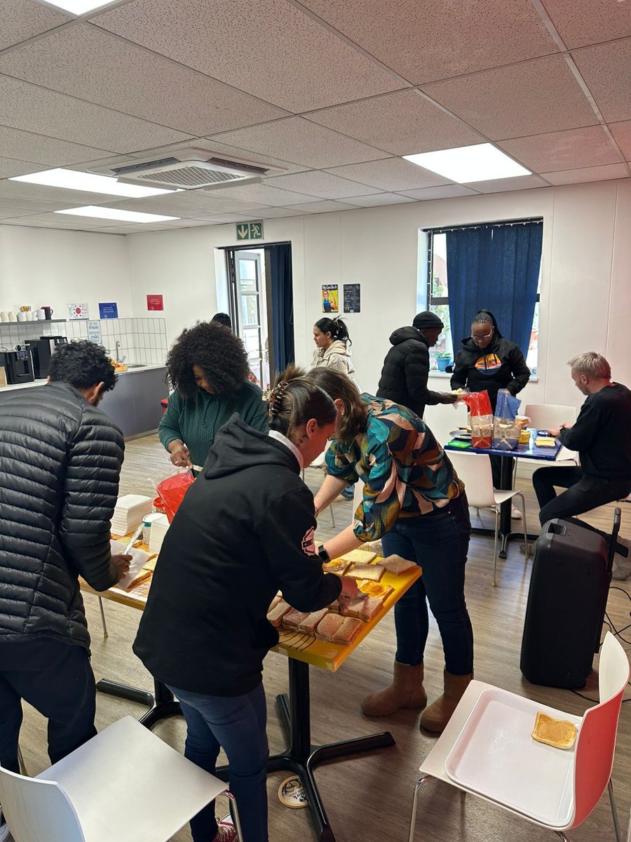 SpitfireInbound's tweet image. This #MandelaDay, we’re dedicating 67 minutes to assemble lunch packs for those in need 💙
Big or small - every act of service matters.
How are you showing up today? 🙌
#67Minutes  #SpitfireInbound