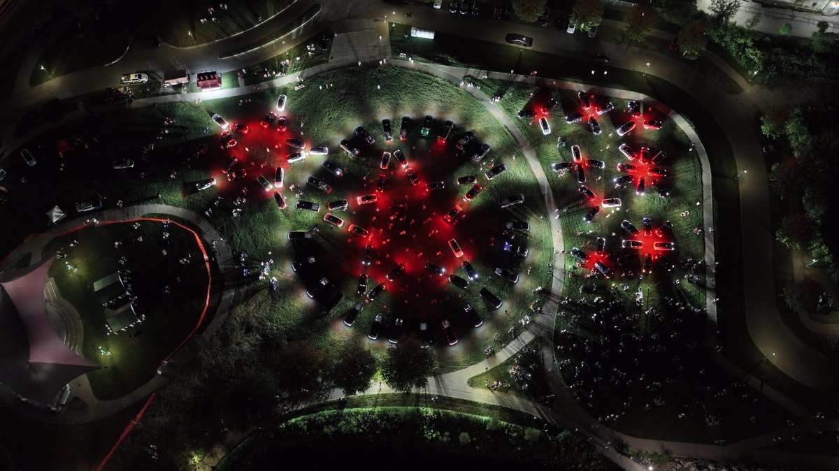 Teslalightshows's tweet image. There were many @Tesla Community STARS in Michigan at @teslaownersmi's SUMMER MEETUP including EVERYONE who took part in the STAR FIELD formation 💫
Shout out to @TECHeSmurf for putting this together ❤️
