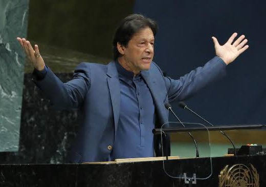 InsafPK's tweet photo. عمران خان کا مشہور قول ہے کہ "اگر جیت یقینی ہو تو بزدل بھی لڑنے کو تیار ہو جاتا ہے، اصل لڑنے کا مزہ تو تب ہے کہ جب ہار یقینی دکھائی دے رہی ہو"-
ہمیں بطور قوم اس قول کی صداقت پر یقین ہے اور ہم اپنے لیڈر کے شانہ بشانہ لڑ رہے ہیں!
#May9th_FalseFlag https://t.co/ItjFxmrjGi
