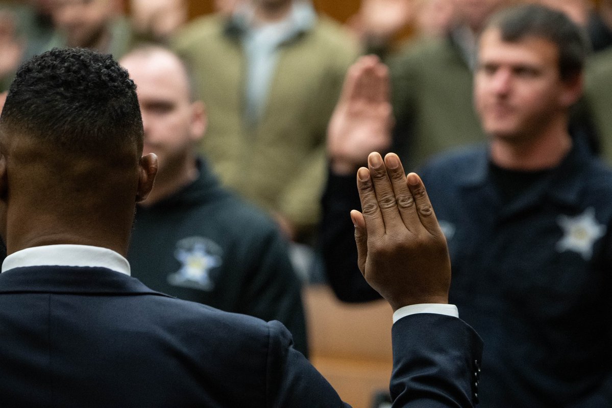 USMarshalsHQ's tweet image. Did You Know? The U.S. Marshals Service can temporarily deputize individuals from other law enforcement agencies and private security firms to act as Deputy U.S. Marshals!
#USMarshals