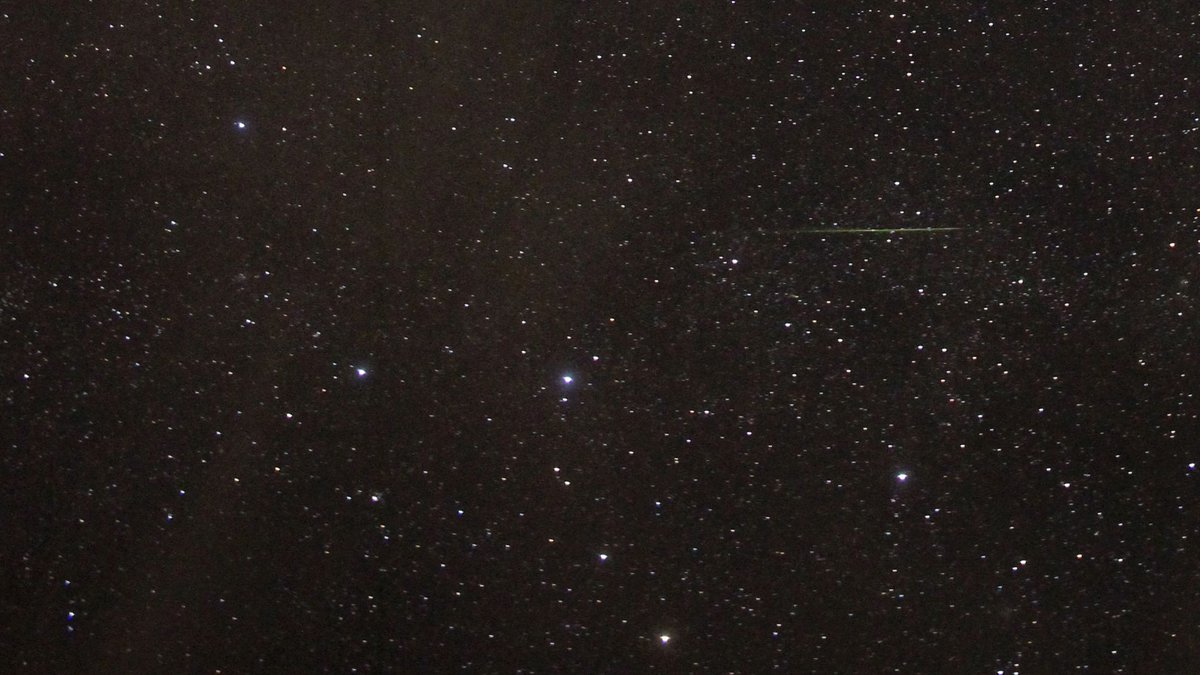 sjb_astro's tweet image. The number of #Perseid meteors seen over the next week will be around 1-2 per hour. The rate will improve gradually as we head into August. The peak is on the night of 12-13 August. Numbers will also be high on 11-12 and 13-14 August. #Astronomy #PerseidsMeteorShower