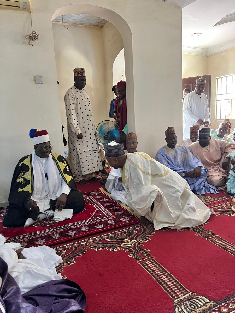 KaitafiS's tweet image. The Emir of Damaturu this morning led a special prayer session for the repose of the soul of late President Muhammadu Buhari. He prayed for Allah’s mercy on the souls of the departed and continued guidance for President Bola Tinubu.