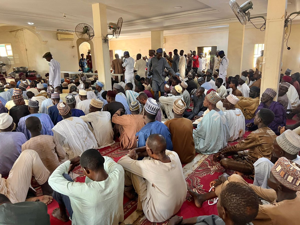 KaitafiS's tweet image. The Emir of Damaturu this morning led a special prayer session for the repose of the soul of late President Muhammadu Buhari. He prayed for Allah’s mercy on the souls of the departed and continued guidance for President Bola Tinubu.