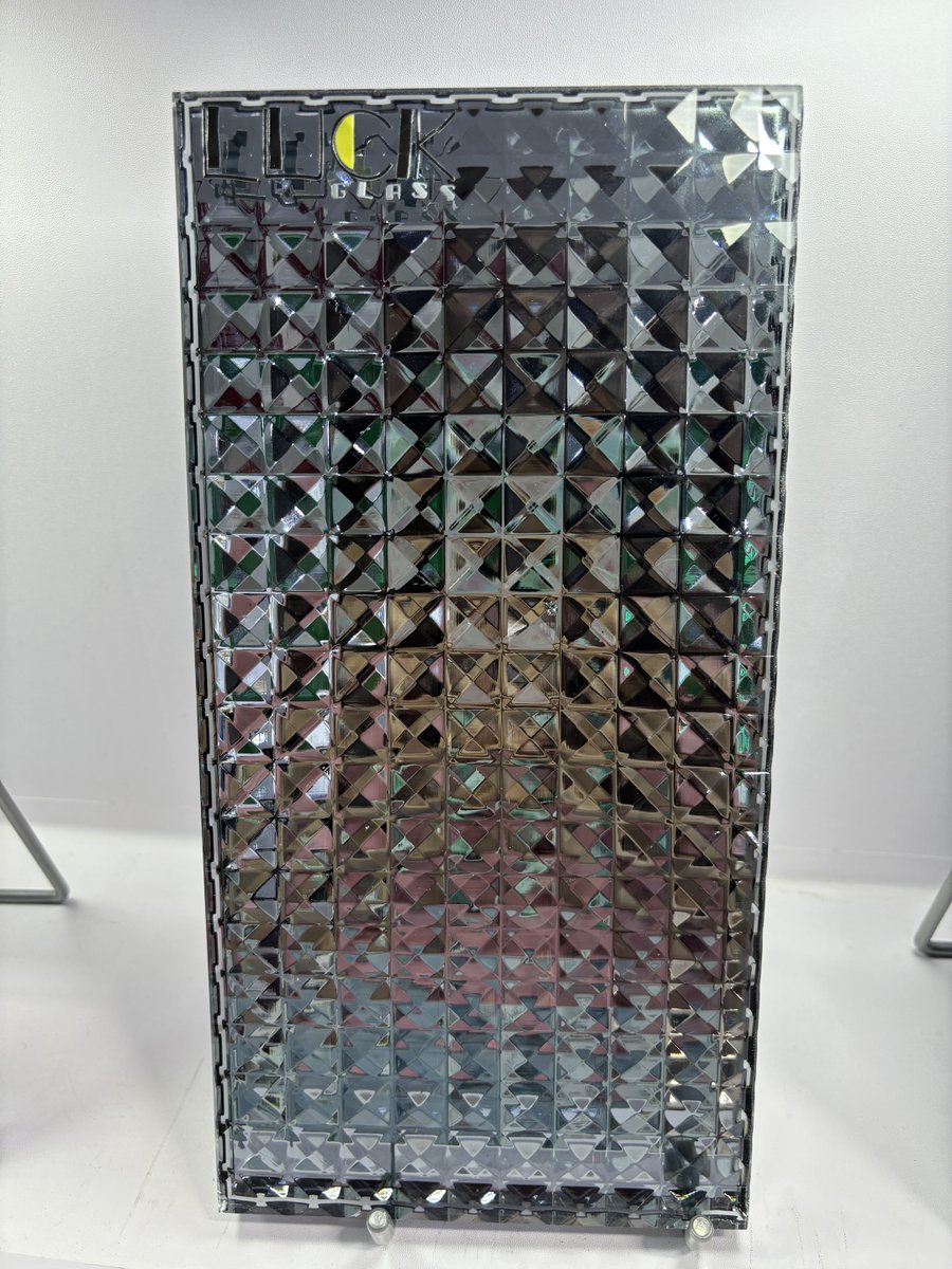 Rosa_luck_glass's tweet image. Every customer is very eager to find a reliable long-term supplier. recommended a small order first to evaluate our service and product quality then got a best choice.
whatsapp：+8619103216705
#Temperedglass  #Patternedglass #Fusedglass #Engravedglass #glassfactory #buildingglass