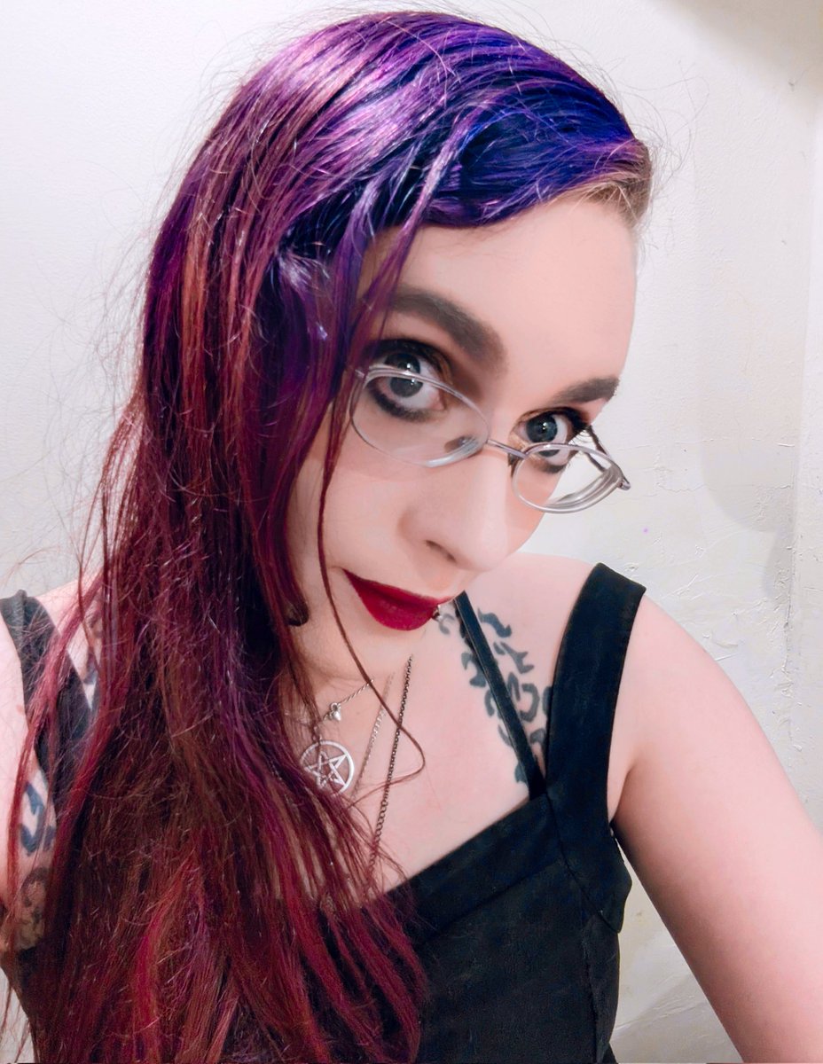 NeauraNightsong's tweet photo. Just checking in from the in-between. 🌌✨ 
Energy's weird lately, but I’m riding the wave. 🌊
Hope you're all holding it down out there. 🖤
#lifelog #driftmode #shadowloop https://t.co/mBUdH9rRiH