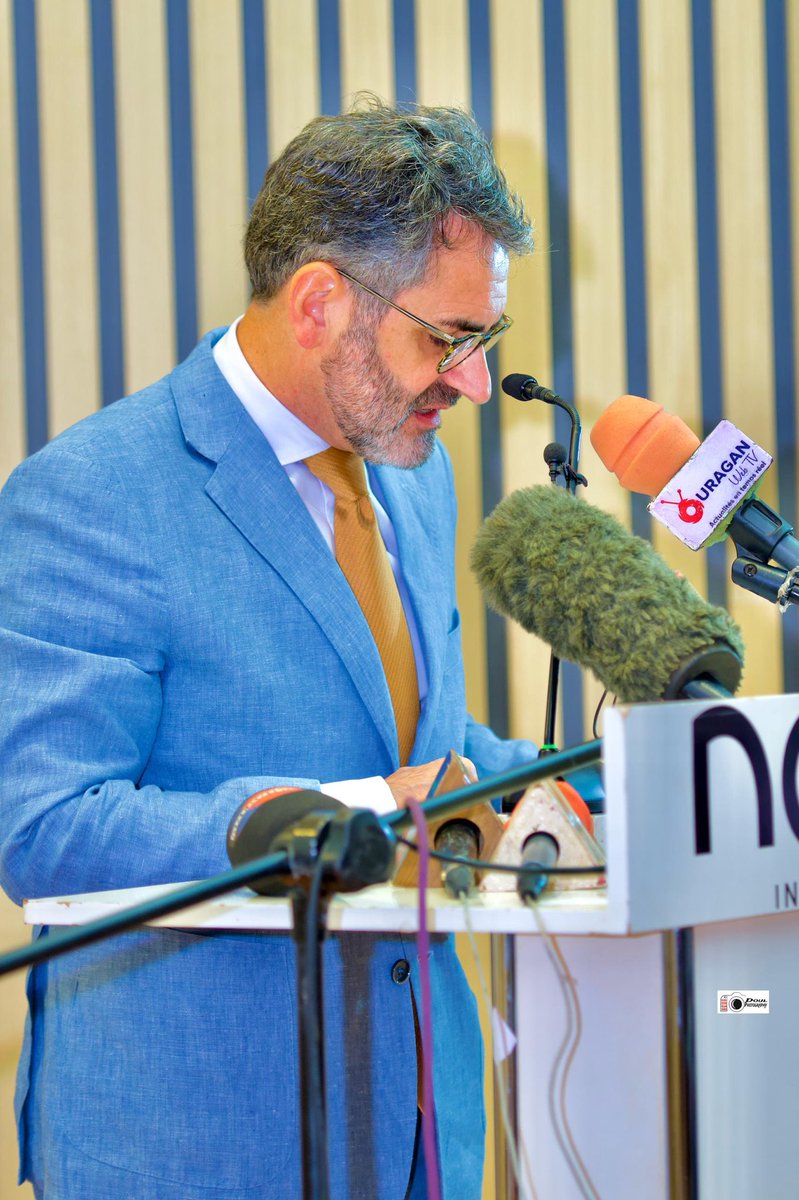 Les Ministres de la Communication; Tourisme et Artisanat; Jeunesse et Sport; Aïcha Macky et son film Zinder; l’école de journalisme de Idrissa Ousseini; AICS Niamey et IOM ensemble pour un projet partagé de sensibilisation sur la migration proposé par l’Ambassade. Gioia pura