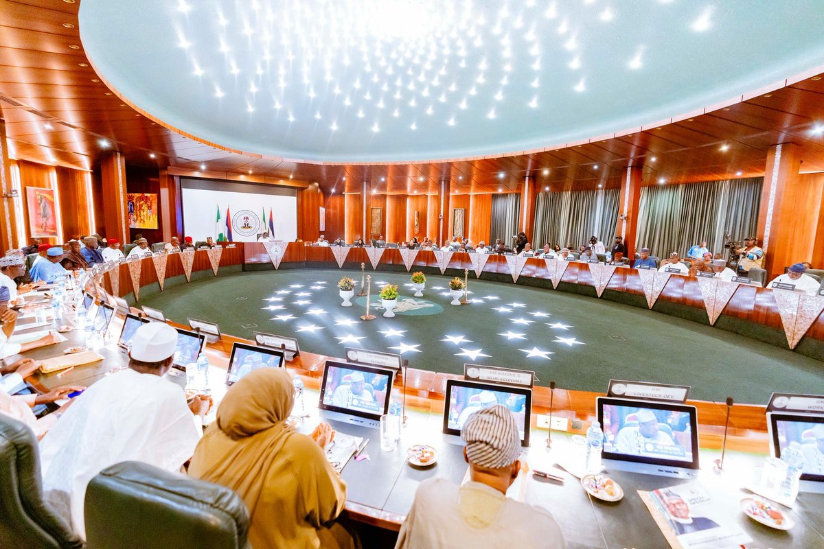 Hope_Uzodimma1's tweet image. His simplicity stood him out, and his unifying spirit was key in his drive for the growth of the nation, this is the enduring personality of the late former President Muhammadu Buhari.
At the special Federal Executive Council (FEC) Meeting held in his honor, encomiums poured in…