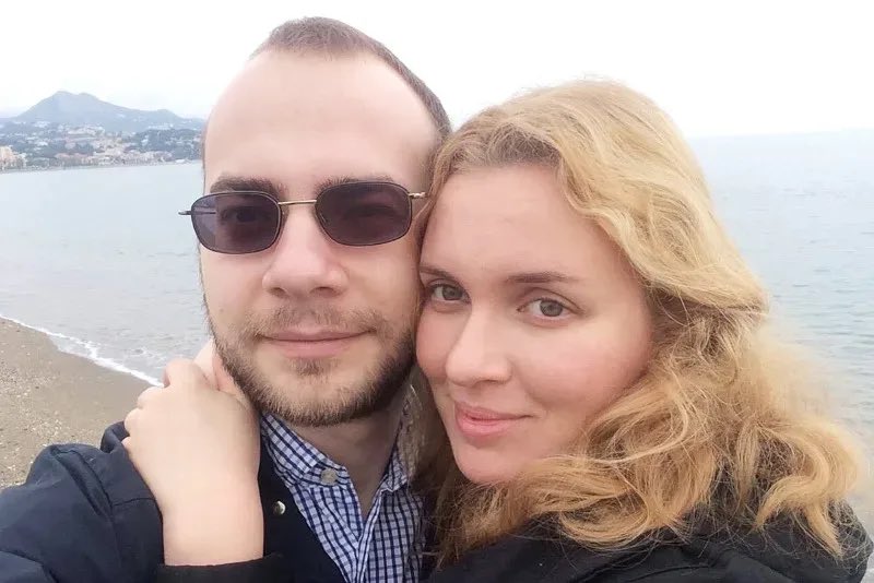 Tsihanouskaya's tweet image. Today, journalist Ihar Illiash is spending his birthday as a political prisoner — jailed simply for doing his job.
His wife, journalist Katsiaryna Bakhvalava, is also behind bars.
They are two of 38 media workers imprisoned in Belarus.
This is how repression breaks families.