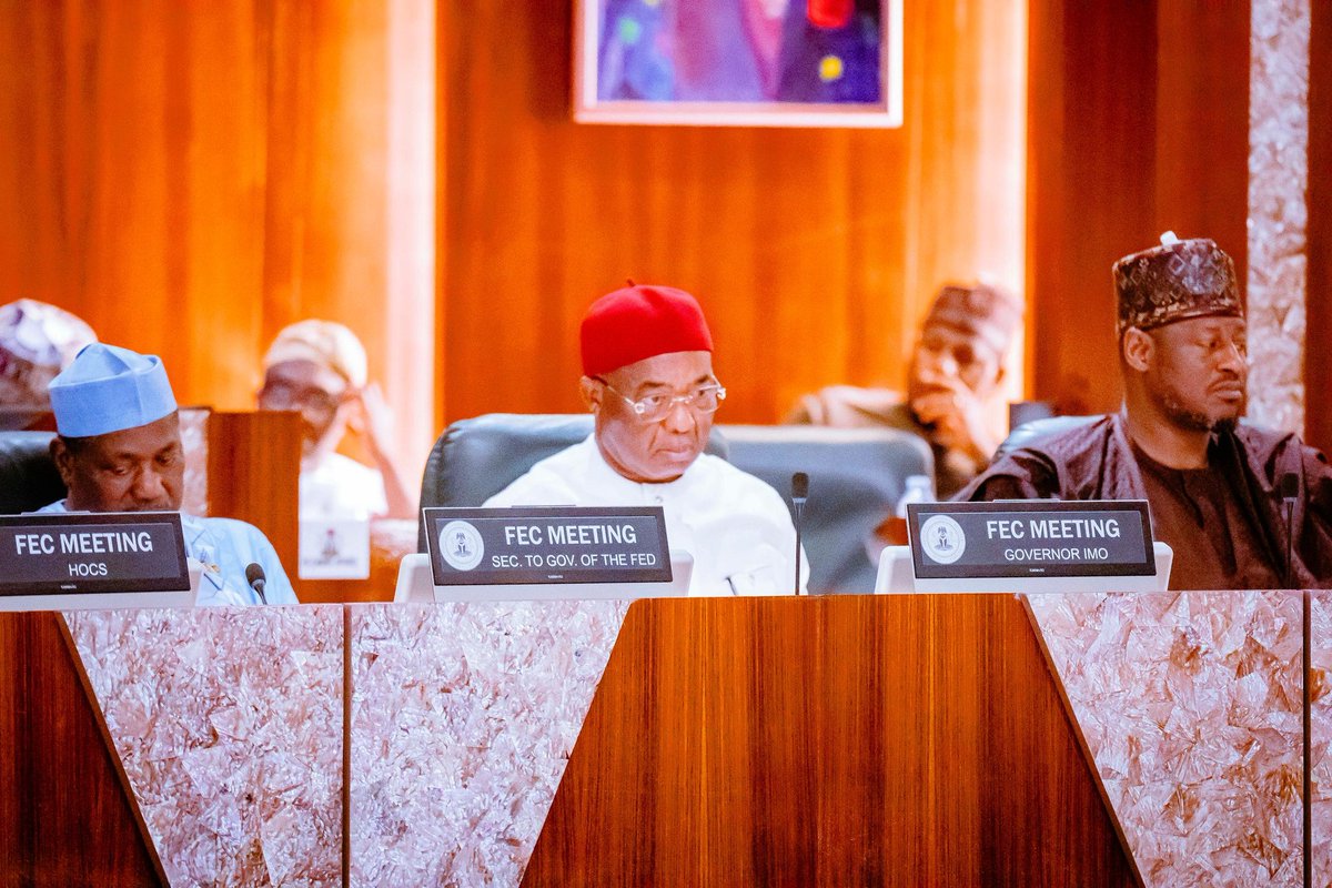 Hope_Uzodimma1's tweet image. His simplicity stood him out, and his unifying spirit was key in his drive for the growth of the nation, this is the enduring personality of the late former President Muhammadu Buhari.
At the special Federal Executive Council (FEC) Meeting held in his honor, encomiums poured in…