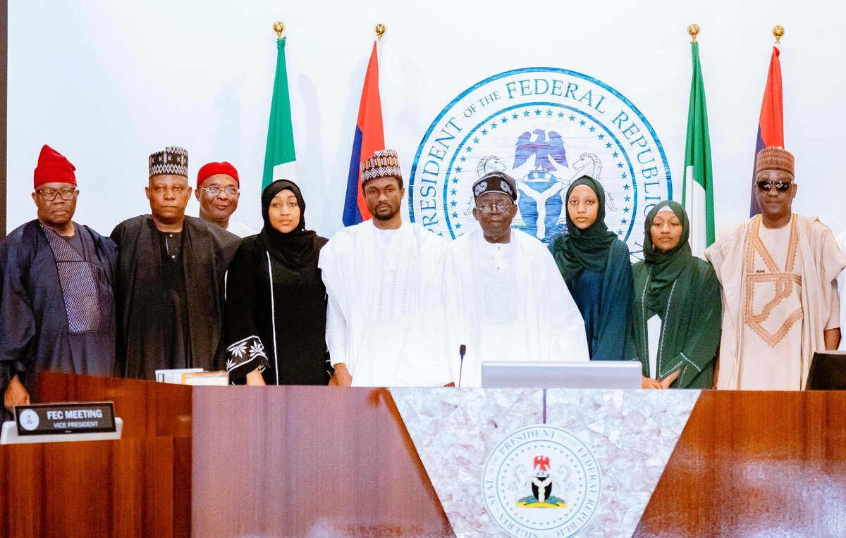 Hope_Uzodimma1's tweet image. His simplicity stood him out, and his unifying spirit was key in his drive for the growth of the nation, this is the enduring personality of the late former President Muhammadu Buhari.
At the special Federal Executive Council (FEC) Meeting held in his honor, encomiums poured in…