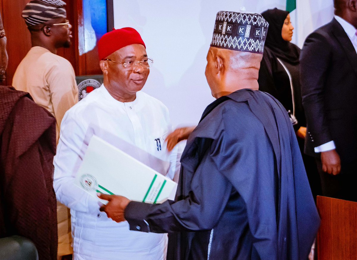 Hope_Uzodimma1's tweet image. His simplicity stood him out, and his unifying spirit was key in his drive for the growth of the nation, this is the enduring personality of the late former President Muhammadu Buhari.
At the special Federal Executive Council (FEC) Meeting held in his honor, encomiums poured in…