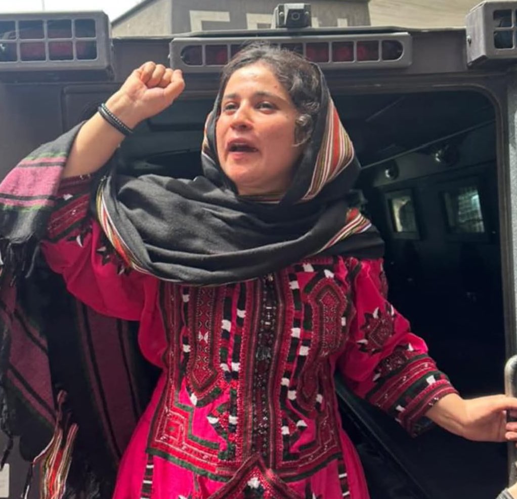 تاریخ گواہ ہے ہر رموزِ حق سے آشنا نگاہ کے سامنے پہلے قید کی دیواریں آتی ہیں اور پھر وقت اسے فاتح بنا دیتا ہے۔

ہماری عہد کی بہادر بلوچ خواتین✌️