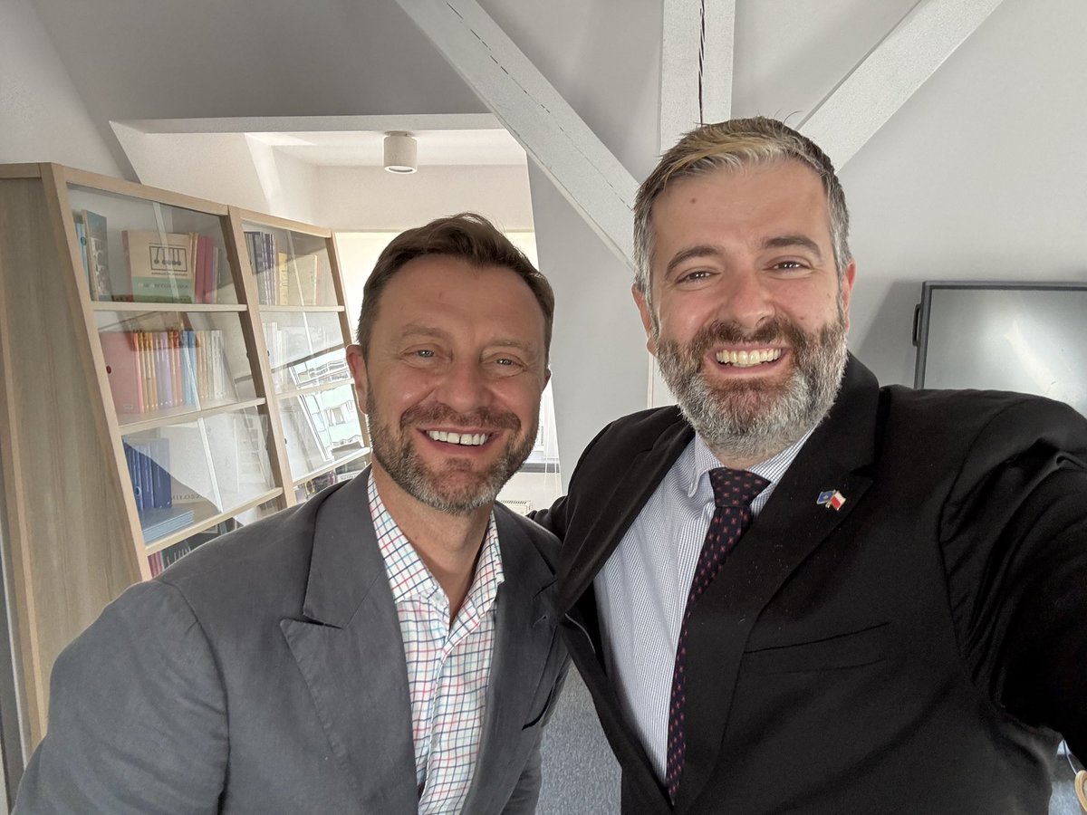 DSGashiRKS's tweet image. Earlier this week I had the great privilege of meeting Director of Narodowe Centrum Kultury (@NCK_PL) @RobertPiaskows2. Director Piaskowski has done a great deal for art and culture in Kraków and Poland and excelled in promoting Polish art during the recent EU Presidency. We…