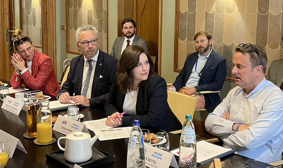 ALDEParty's tweet image. 🌍 Europe must lead, not follow. Liberals are setting the course.
This morning, ALDE Party President @svenja_hahn welcomed ministers from France, Ireland, Finland and Luxembourg for a high-level exchange ahead of the General Affairs @EUCouncil.
On the agenda? Our priorities for…