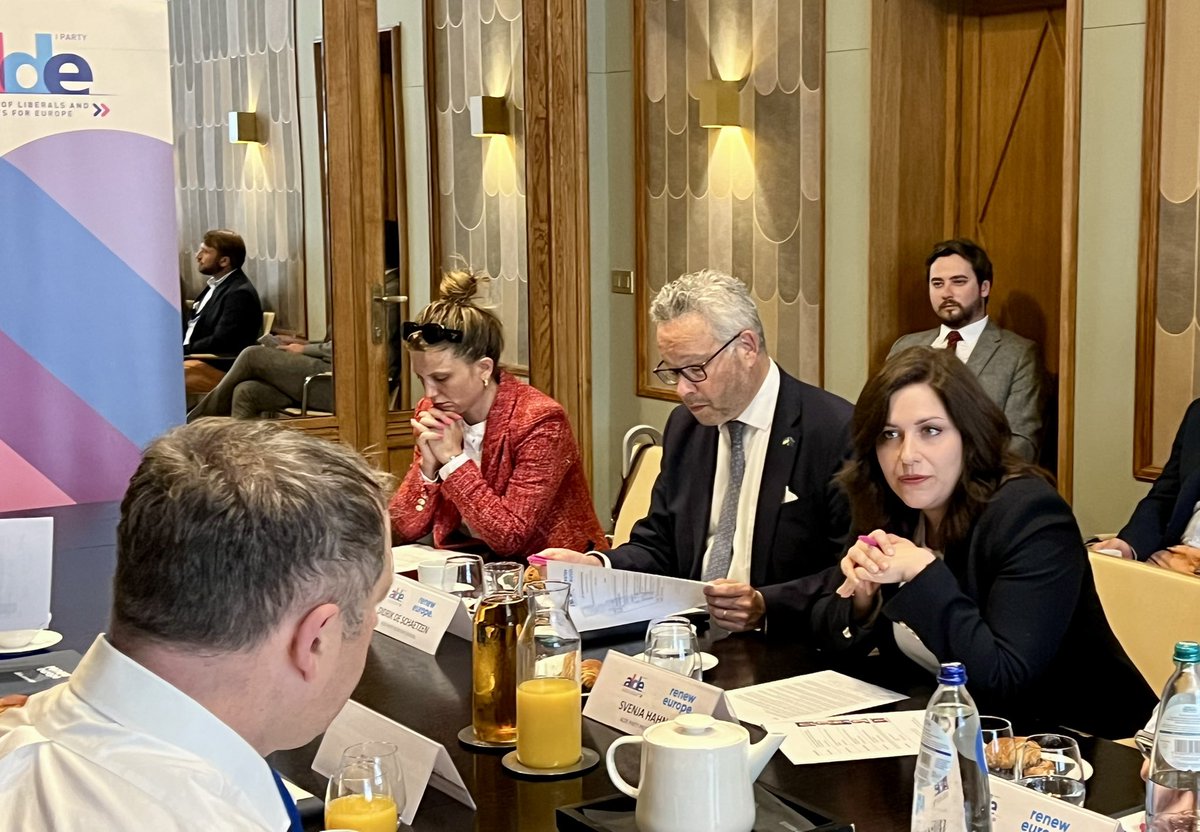 ALDEParty's tweet image. 🌍 Europe must lead, not follow. Liberals are setting the course.
This morning, ALDE Party President @svenja_hahn welcomed ministers from France, Ireland, Finland and Luxembourg for a high-level exchange ahead of the General Affairs @EUCouncil.
On the agenda? Our priorities for…