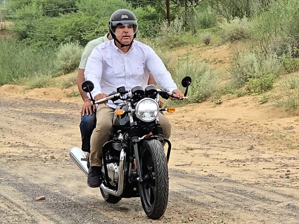 Harish Chaudhary (@barmer_harish) on Twitter photo 1 рдЕрдкреНрд░реИрд▓ 1989 рдХреЛ рдЬрдм рдореИрдВ рд╡рд┐рд╢реНрд╡рд╡рд┐рджреНрдпрд╛рд▓рдп рдореЗрдВ рдЕрдзреНрдпрдпрдирд░рдд рдерд╛ рддрдм рдкрд┐рддрд╛рдЬреА рдиреЗ рдореБрдЭреЗ рдЬреАрд╡рди рдХреА рдкрд╣рд▓реА рдореЛрдЯрд░рд╕рд╛рдЗрдХрд┐рд▓ рдпрд╛рдорд╛рд╣ рджрд┐рд▓рд╛рдИ рдереА рдЬрд┐рд╕рдХреЗ рдирдВрдмрд░ рдереЗ RPK 99 рдереЗ,рдЗрд╕ рдирдВрдмрд░ рдХрд╛ рдореЗрд░реЗ рдЬреАрд╡рди рдореЗрдВ рдмрд╣реБрдд рдорд╣рддреНрд╡ рд╣реИ,рдЕрдкрдиреЗ рд╡рд┐рджреНрдпрд╛рд░реНрдереА рдЬреАрд╡рди рдХреА рдпрд╛рджреЗ рд╣рдореЗрд╢рд╛ рддрд╛рдЬрд╛ рд░рд╣реЗ рдФрд░ рдкрд┐рддрд╛рдЬреА рдХрд╛ рд╡реЛ рдЕрдирдореЛрд▓ рддреЛрд╣рдлрд╛ рд╕рджреИрд╡ рдореЗрд░реЗ рдЬреАрд╡рди рдХрд╛ рдЕрднрд┐рдиреНрди рдЕрдВрдЧ рдмрдирд╛ 1 рдЕрдкреНрд░реИрд▓ 1989 рдХреЛ рдЬрдм рдореИрдВ рд╡рд┐рд╢реНрд╡рд╡рд┐рджреНрдпрд╛рд▓рдп рдореЗрдВ рдЕрдзреНрдпрдпрдирд░рдд рдерд╛ рддрдм рдкрд┐рддрд╛рдЬреА рдиреЗ рдореБрдЭреЗ рдЬреАрд╡рди рдХреА рдкрд╣рд▓реА рдореЛрдЯрд░рд╕рд╛рдЗрдХрд┐рд▓ рдпрд╛рдорд╛рд╣ рджрд┐рд▓рд╛рдИ рдереА рдЬрд┐рд╕рдХреЗ рдирдВрдмрд░ рдереЗ RPK 99 рдереЗ,рдЗрд╕ рдирдВрдмрд░ рдХрд╛ рдореЗрд░реЗ рдЬреАрд╡рди рдореЗрдВ рдмрд╣реБрдд рдорд╣рддреНрд╡ рд╣реИ,рдЕрдкрдиреЗ рд╡рд┐рджреНрдпрд╛рд░реНрдереА рдЬреАрд╡рди рдХреА рдпрд╛рджреЗ рд╣рдореЗрд╢рд╛ рддрд╛рдЬрд╛ рд░рд╣реЗ рдФрд░ рдкрд┐рддрд╛рдЬреА рдХрд╛ рд╡реЛ рдЕрдирдореЛрд▓ рддреЛрд╣рдлрд╛ рд╕рджреИрд╡ рдореЗрд░реЗ рдЬреАрд╡рди рдХрд╛ рдЕрднрд┐рдиреНрди рдЕрдВрдЧ рдмрдирд╛