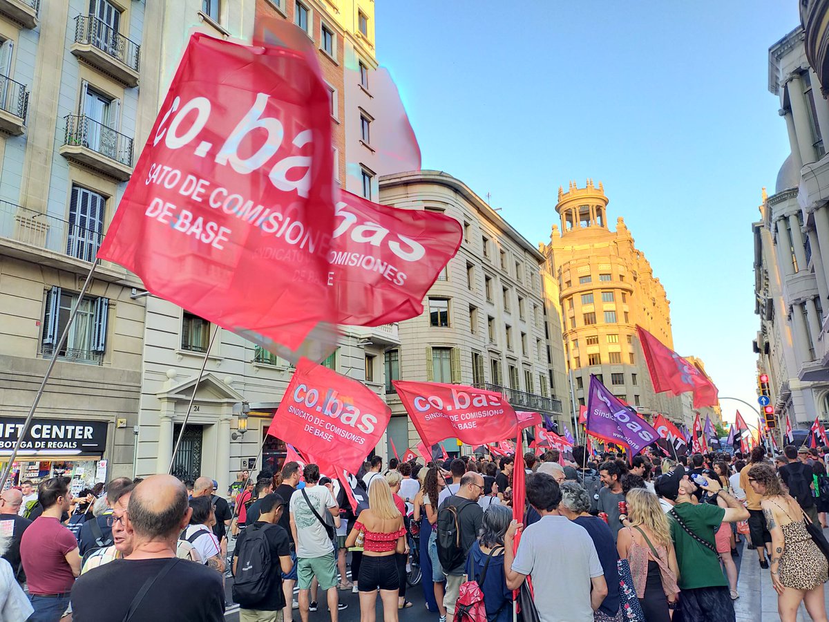 Ahir vam ser al costat del sindicalisme alternatiu per mostrar solidaritat a les <a href="/6delaSuiza/">6 de la Suiza</a> i exigir la seva immediata llibertat!

Derogació de la Llei Mordassa, prou criminalització a les qui lluiten!