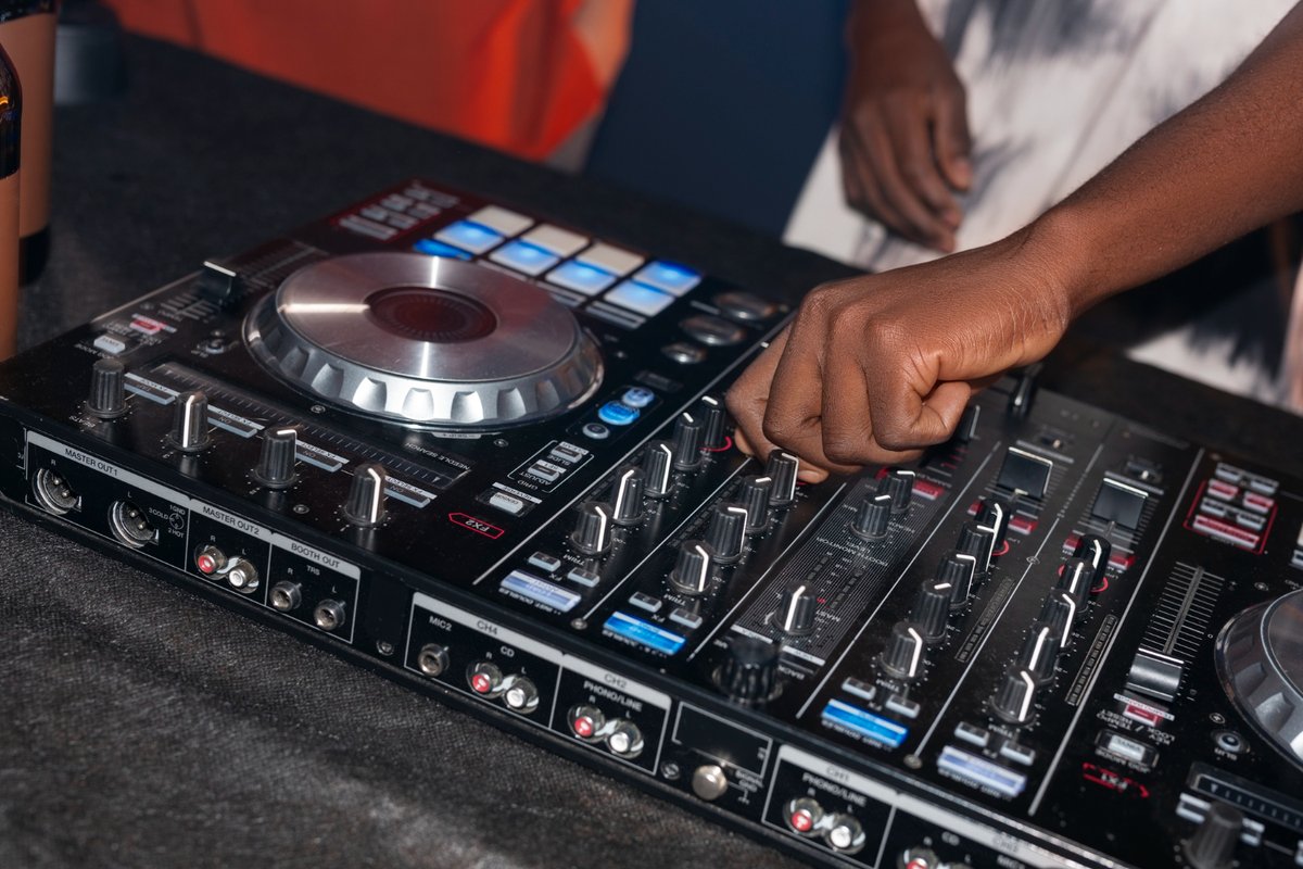 GoldenSpotKE's tweet photo. The perfect line-up for a Friday night. Don't miss out on Nairobi's best Friday night vibe, only at #gspot!
#FridayFeeling #fridayvibes #fridaynight #nairobikenya #NairobiFocus https://t.co/eUpX2b3hUa