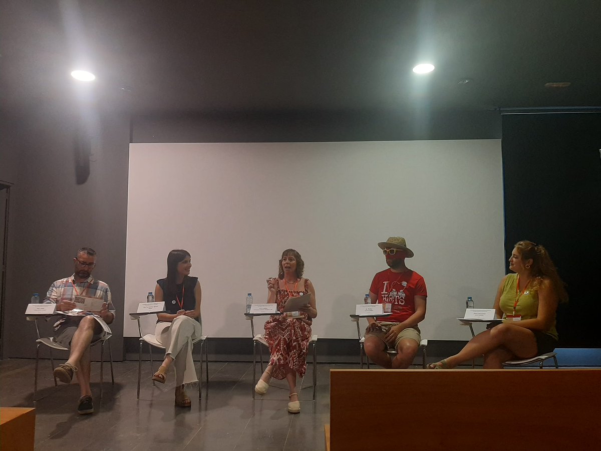 Laia Cutillas i Alberich (@laeqti) on Twitter photo Quin vespre més entretingut ahir xarrant amb l'<a href="/annaumatell/">Anna Aumatell</a>, lo <a href="/PostureigLleida/">Postureig de Lleida</a>, l'<a href="/eliietaa/">Èlia Fernández Belchi ☀️</a> i lo <a href="/pauetvidal/">Pau Vidal</a> sobre lo català a les xarxes socials! Debat divertit, dinàmic i molt enriquidor, en vam sortir empoderats i amb algunes frases lapidàries, tb. Moltes gràcies a tothom! Quin vespre més entretingut ahir xarrant amb l'<a href="/annaumatell/">Anna Aumatell</a>, lo <a href="/PostureigLleida/">Postureig de Lleida</a>, l'<a href="/eliietaa/">Èlia Fernández Belchi ☀️</a> i lo <a href="/pauetvidal/">Pau Vidal</a> sobre lo català a les xarxes socials! Debat divertit, dinàmic i molt enriquidor, en vam sortir empoderats i amb algunes frases lapidàries, tb. Moltes gràcies a tothom!