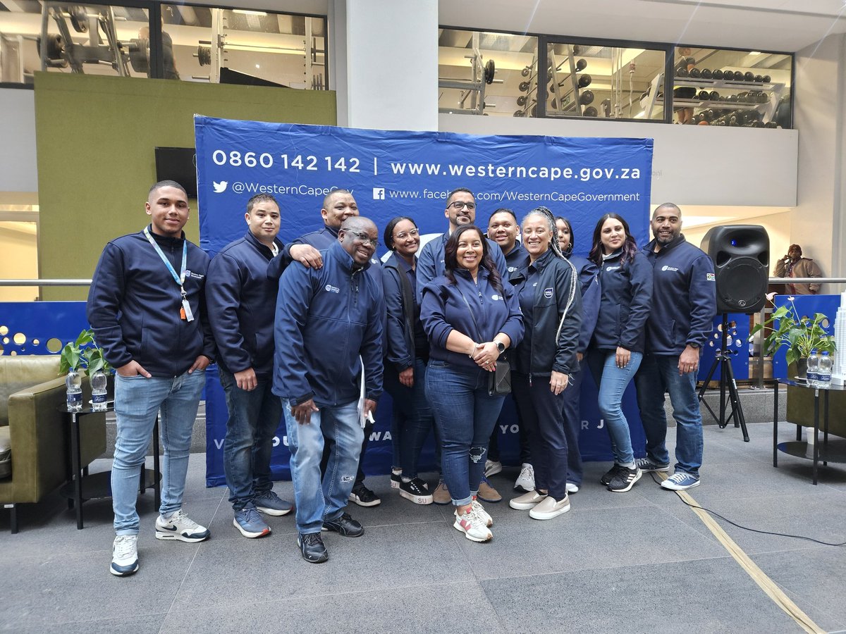 Min_TSimmers's tweet image. This #MandelaDay, our Infrastructure team is in Cape Town CBD sharing soup, sandwiches & essentials with those in need. Grateful to partners who are making a difference beyond infrastructure. Together, we care. ❤️ #Infrastructure #Dignity #ForYou