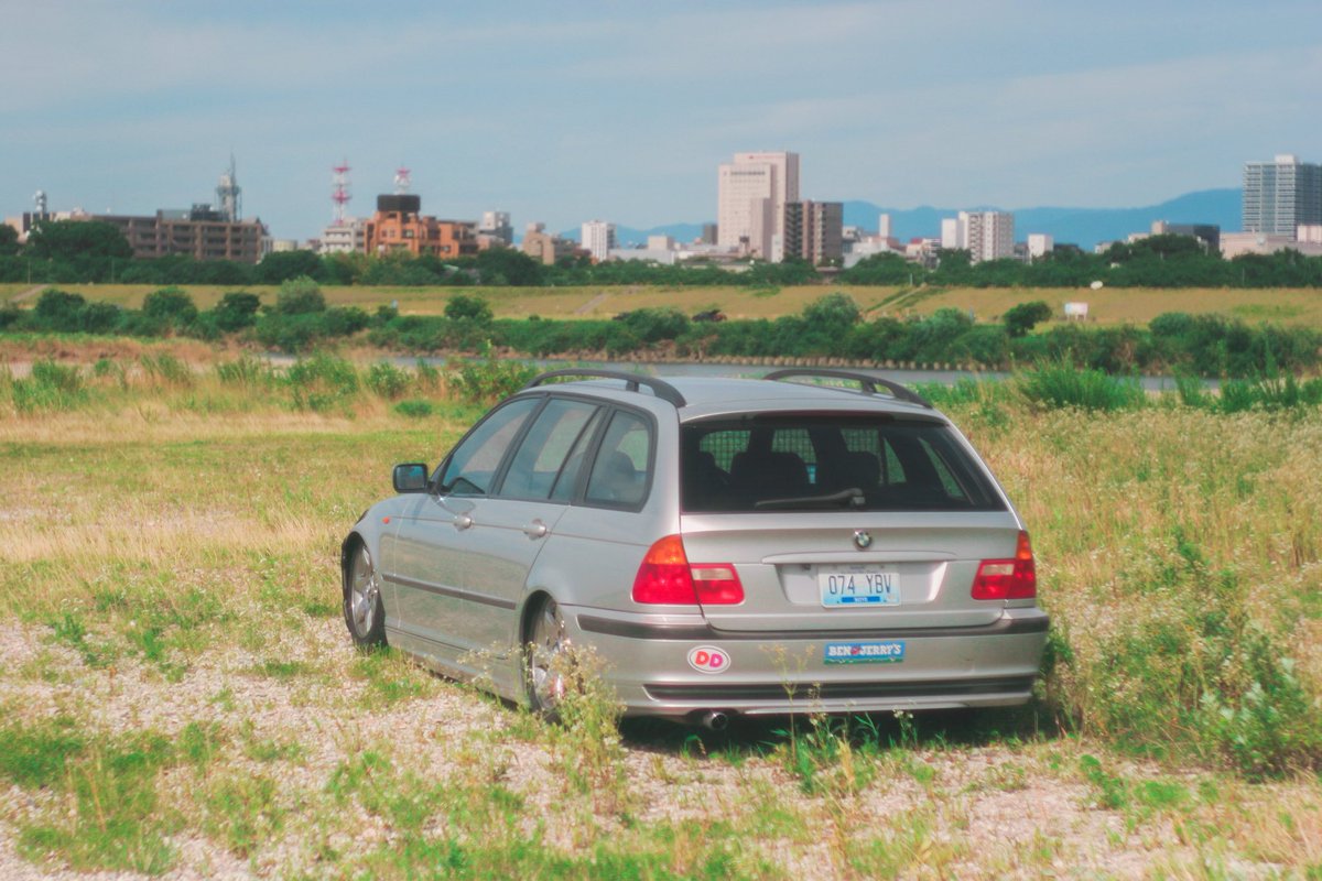 E46 touring  3度目の"完"宣言

今回はストックUSDMリスペクトで右ベースで北米仕様に‼︎ 

ホイールポリッシュしたりUSスペックの部品友達に送って貰ったりでのーまねーでフィニッシュ💰　

おぢさんになったな〜って感じ！ファック‼️