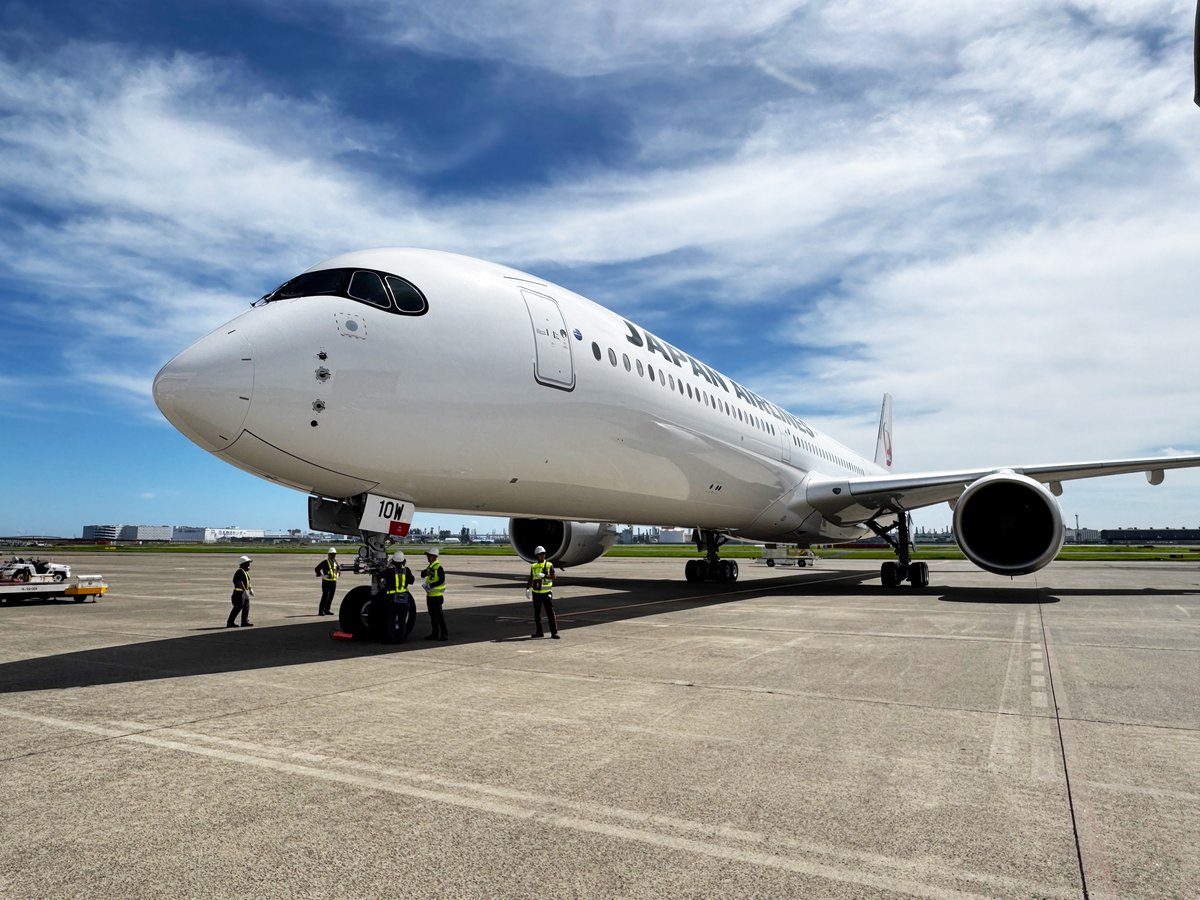 JALs_now's tweet image. 本日7月18日(金)、#エアバスA350-1000型機の10号機 (#JA10WJ)が #羽田空港 に到着しました✨

ついに10機となったエアバスA350-1000型機✈️
見かけた方、ご搭乗いただいた方は、ぜひコメント欄で✈️の絵文字で教えてくださいね🎵

✈️［お知らせ］
#JALInformation
#JAL_A350_1000