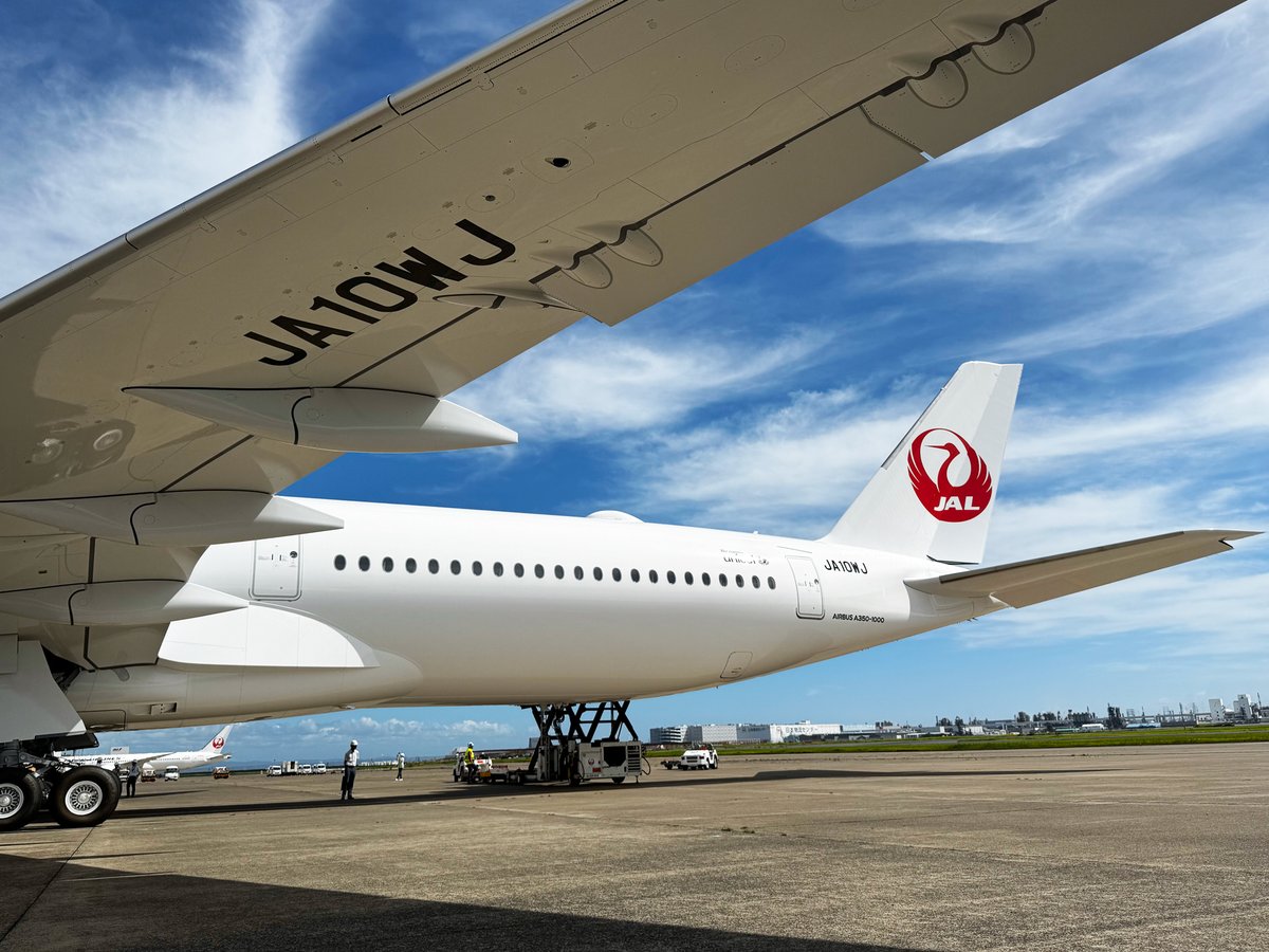 JALs_now's tweet image. 本日7月18日(金)、#エアバスA350-1000型機の10号機 (#JA10WJ)が #羽田空港 に到着しました✨

ついに10機となったエアバスA350-1000型機✈️
見かけた方、ご搭乗いただいた方は、ぜひコメント欄で✈️の絵文字で教えてくださいね🎵

✈️［お知らせ］
#JALInformation
#JAL_A350_1000